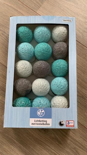 lichtketting van textielbollen (nieuw in doos) beschikbaar voor biedingen