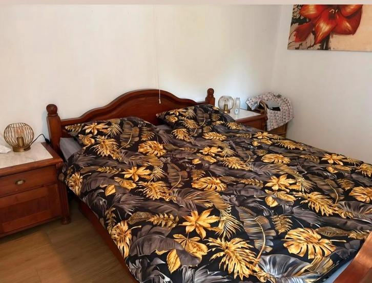 Gratis tweepersoonsbed en 2 nachtkastjes, Huis en Inrichting, Slaapkamer | Complete slaapkamers, Gebruikt, Tweepersoons, Ophalen of Verzenden