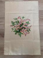 Geborduurde lap met bloemen, Ophalen of Verzenden, Zo goed als nieuw