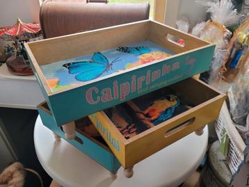 3 verhoogde dienbladen beschikbaar voor biedingen