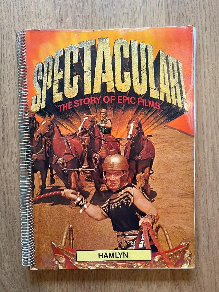 Fotoboek 'Spectacular! The Story of Epic Films' (1974), Boeken, Film, Tv en Media, Gelezen, Filmspecifiek, Ophalen of Verzenden