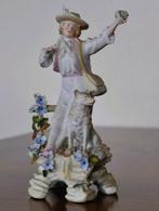 Oud Beeldje Figuur met Hond Bisquit Porselein 13,5 cm, Ophalen