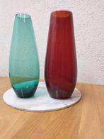 Vintage, mooie oude glazen bloemen vazen rood en groen, Ophalen of Verzenden