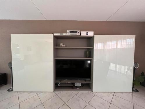 Poliform wandkast, Huis en Inrichting, Kasten | Dressoirs, Zo goed als nieuw, 200 cm of meer, 25 tot 50 cm, Met deur(en), Met plank(en)
