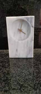 Light & living klokje marmer, Huis en Inrichting, Woonaccessoires | Klokken, Ophalen, Wandklok