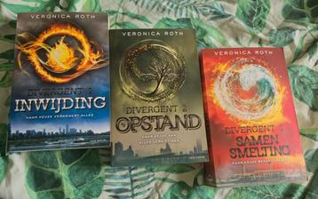 Veronica Roth: Divergent + Opstand + Samensmelting, pb NL beschikbaar voor biedingen