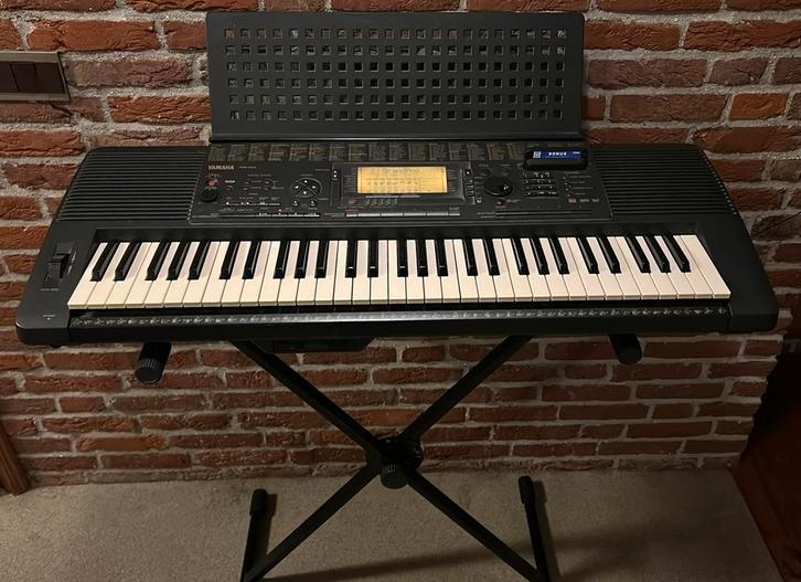 Yamaha PSR-620 Keyboard met standaard, Muziek en Instrumenten, Keyboards, Zo goed als nieuw, 61 toetsen, Yamaha, Met standaard