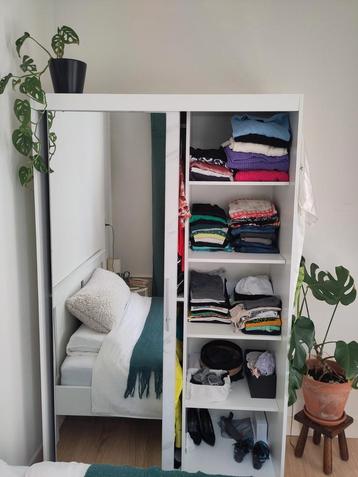 Moderne kledingkast met spiegeldeur beschikbaar voor biedingen
