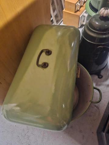 Te koop diverse items van emaille beschikbaar voor biedingen