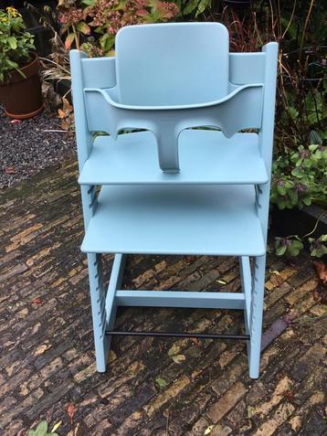Blauwe Stokke Tripp Trapp kinderstoel met verkleinset. beschikbaar voor biedingen