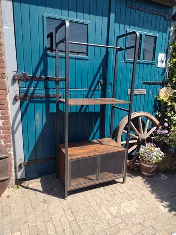 Wandrek wandkast industriël ijzer hout  beschikbaar voor biedingen