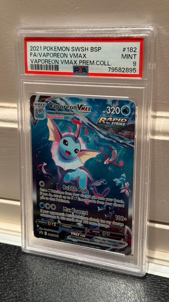 Pokémon Vaporeon VMax - SWSH182 Premium Collection PSA 9, Hobby en Vrije tijd, Verzamelkaartspellen | Pokémon, Nieuw, Foil, Ophalen of Verzenden