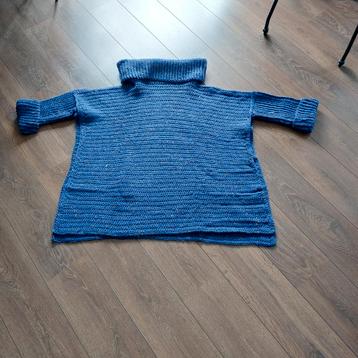Blauwe Gehaakte Poncho met col en mouwen beschikbaar voor biedingen