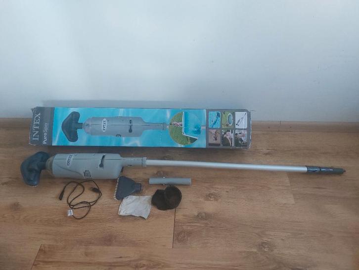 INTEX OPLAADBARE ZWEMBAD HANDSTOFZUIGER, Tuin en Terras, Zwembad-toebehoren, Zo goed als nieuw, Overige typen, Verzenden