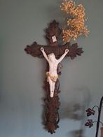 antiek kruis houtsnijwerk met bisquit corpus  France 62 cm, Ophalen