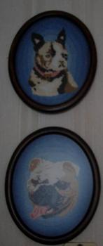 Leuk geborduurde Bulldog schilderijtjes, Zo goed als nieuw, Ophalen