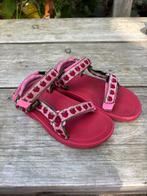 Teva sandalen roze met aarbeien - maat 26, Kinderen en Baby's, Kinderkleding | Schoenen en Sokken, Gebruikt, Jongen of Meisje