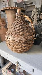 Oude gistfles in rieten mand, Ophalen of Verzenden