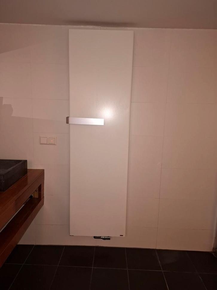 Vasco Handdoekradiator Design Thermostaatkraan, Doe-het-zelf en Verbouw, Verwarming en Radiatoren, Gebruikt, Radiator, 200 tot 500 watt