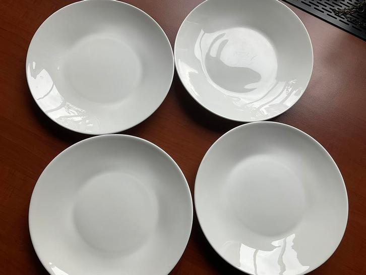 Ikea skyn 21986 / 4 witte design ontbijtborden, Huis en Inrichting, Keuken | Servies, Zo goed als nieuw, Bord(en), Overige stijlen