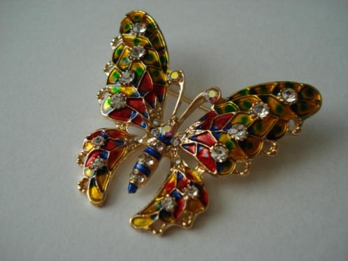 Vlinder broche, Sieraden, Tassen en Uiterlijk, Broches, Nieuw, Overige materialen, Overige kleuren, 4 tot 7 cm, Met strass, Ophalen of Verzenden