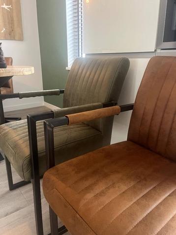 Set van 5 industriële eetstoelen  beschikbaar voor biedingen
