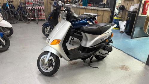 Piaggio zip type 3 zeer nette staat sp98 runner h2o skipper, Fietsen en Brommers, Scooters | Piaggio, Zo goed als nieuw, Zip, Ophalen