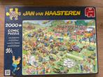 Van Haasteren 2000 stukjes - Grasmaaierrace, Ophalen of Verzenden, Meer dan 1500 stukjes, Gebruikt, Legpuzzel