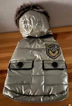 Kleine hond-XS -luxe zilveren jasje -faux fur capuchon-nieuw, Dieren en Toebehoren, Ophalen of Verzenden, Nieuw, Hondenjas