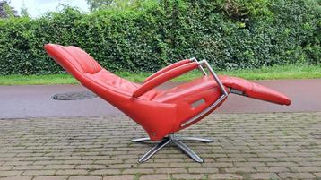 Relax fauteuil de Toekomst rood leer accu  beschikbaar voor biedingen