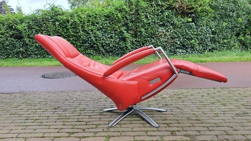Relax fauteuil de Toekomst rood leer accu, Huis en Inrichting, Fauteuils, Gebruikt, Leer, 50 tot 75 cm, Minder dan 75 cm, Ophalen