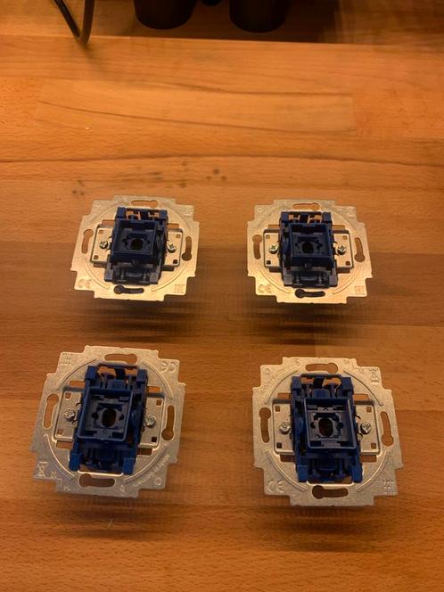 Busch-Jaeger Pulse Schakelaar (4 stuks nieuw), Doe-het-zelf en Verbouw, Elektra en Kabels, Nieuw, Schakelaar, Ophalen of Verzenden
