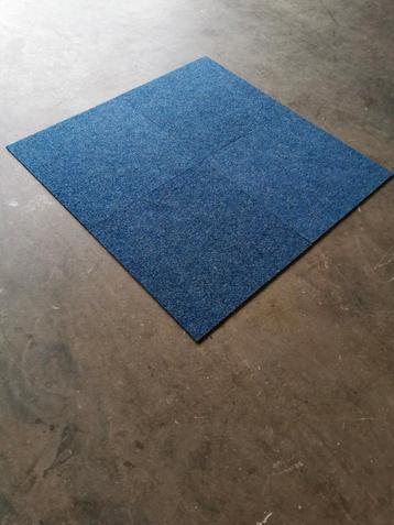 Nieuw projecttapijttegels kleur blauw €1,90 ex BTW per tegel beschikbaar voor biedingen