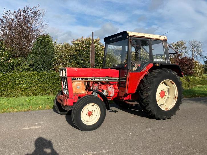 International 844 met kenteken te koop, Zakelijke goederen, Agrarisch | Tractoren, 7500 tot 10000, Case IH, tot 80 Pk, Gebruikt