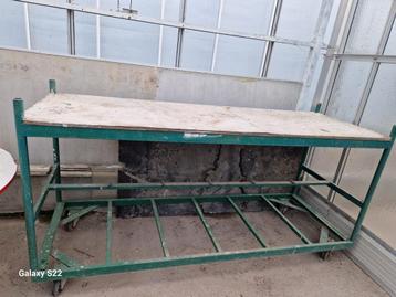 Werkbank 70 cm diep, 200 cm breed beschikbaar voor biedingen