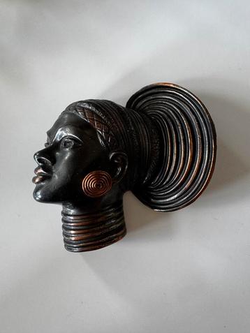 Bronzen afrikaanse vrouwen hoofdje beschikbaar voor biedingen