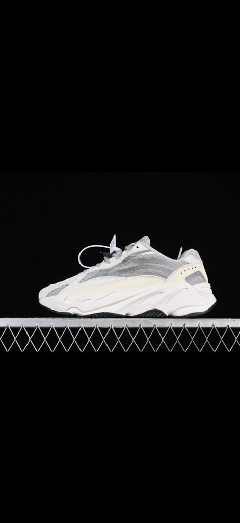 Yeezy 700 verschillende kleuren en maten 36-45, Kleding | Heren, Schoenen, Nieuw, Sneakers of Gympen, Overige kleuren, Verzenden