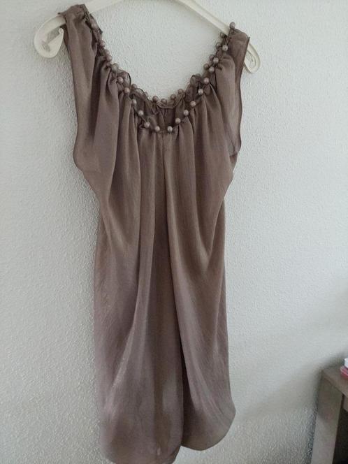 Cocktailjurk op de kniel.99cm Zara L  taupekleur 1xGedragen., Kleding | Dames, Gelegenheidskleding, Nieuw, Cocktailjurk, Maat 42/44 (L)