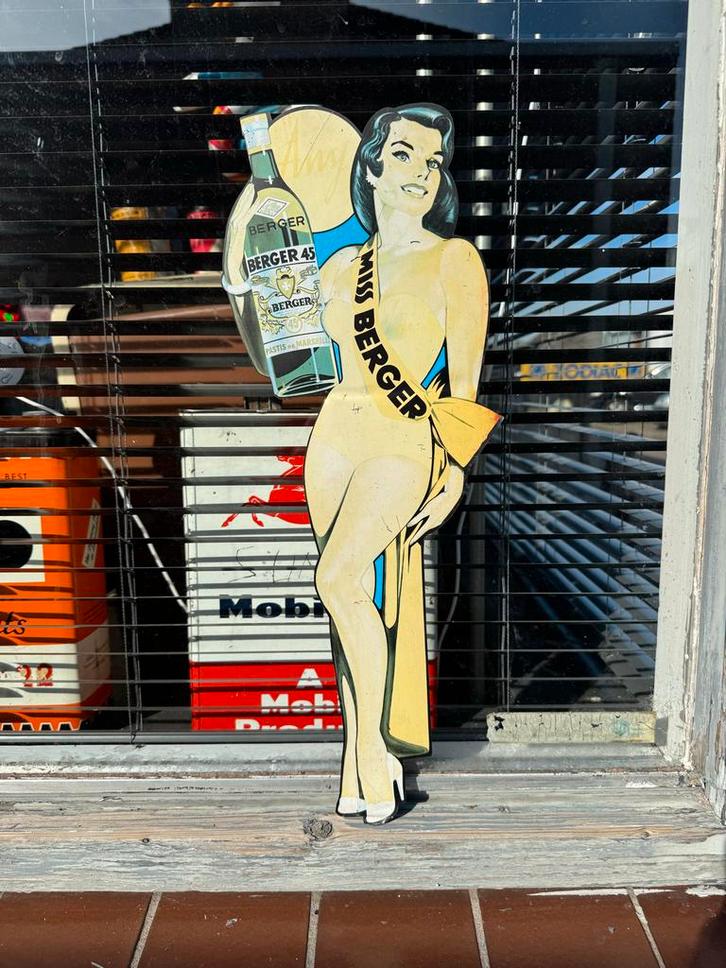 Vintage Miss Berger Reclamebord Pin Up, Verzamelen, Merken en Reclamevoorwerpen, Gebruikt, Reclamebord, Ophalen of Verzenden