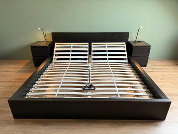 Te koop: IKEA tweepersoonsbed + nachtkastjes + nachtlampjes beschikbaar voor biedingen