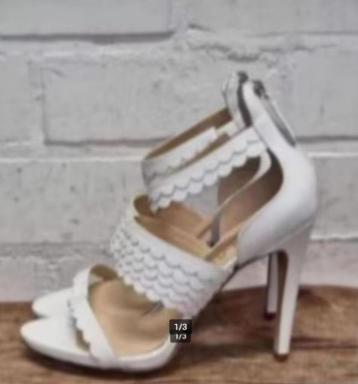 Aperlai - Prachtige leren pumps maat 40 - Nieuw €475 beschikbaar voor biedingen