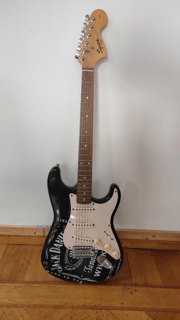 Electrische guitar Squier Stratocaster Jack Daniels-editie., Muziek en Instrumenten, Snaarinstrumenten | Gitaren | Akoestisch