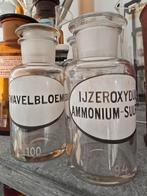2 zeldzame antieke apothekersflessen gebrandschilderd etiket, Antiek en Kunst, Antiek | Glas en Kristal, Ophalen of Verzenden
