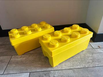 Twee Lego opbergbakken vol met Lego beschikbaar voor biedingen