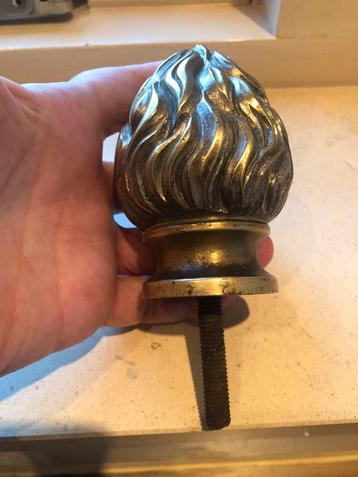 Antieke Knop Dennenappel Messing 1920 beschikbaar voor biedingen