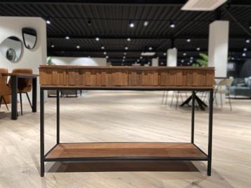 nu of nooit! Sidetable Newton beschikbaar voor biedingen