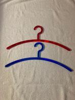 transparante kunststof kledinghangers, rood of blauw, Kunststof, Overige typen, Ophalen of Verzenden, Zo goed als nieuw
