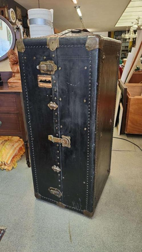Antieke reis-/ garderobekoffer - Antique Steamer Trunk, Antiek en Kunst, Antiek | Overige Antiek, Ophalen
