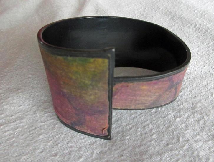 armband 2 Kunststof zwart met roze en geel retro vintage, Sieraden, Tassen en Uiterlijk, Armbanden, Zo goed als nieuw, Kunststof of Plastic