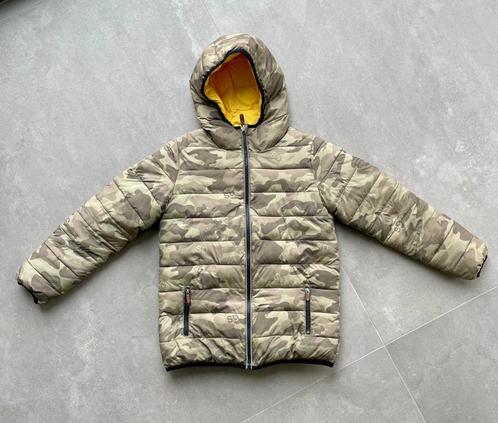 Winter jas Superdry Groen camouflage / Geel maat 152, Kinderen en Baby's, Kinderkleding | Maat 152, Gebruikt, Jongen of Meisje